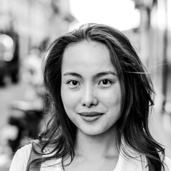 Fotografia intitolato "La jeune femme asia…" da Julien Muller, Opera d'arte originale, Fotografia digitale