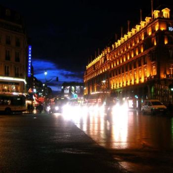 Photographie intitulée "Rue Saint Lazare" par Jusama, Œuvre d'art originale