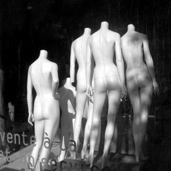 제목이 "Les mannequins"인 사진 Jusama로, 원작