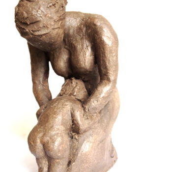 Sculpture titled "Gros câlin" by Julie Tilmant, Original Artwork, Terra cotta