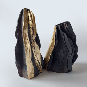 Скульптура под названием "Volcano Ignea compo…" - Julia Klyueva, Подлинное произведение искусства, Керамика