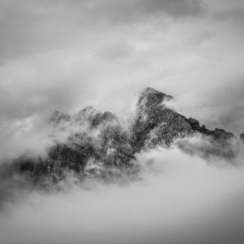 Photographie intitulée "Mountain" par Jure Kralj, Œuvre d'art originale, Photographie numérique