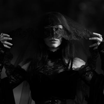 Photographie intitulée "The shadow ritual" par Jure Kralj, Œuvre d'art originale, Photographie numérique