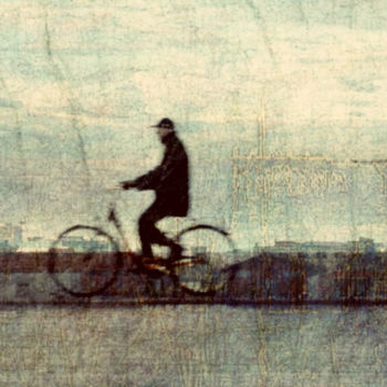 Photographie intitulée "the cyclist" par Konstantinos Adamantidis, Œuvre d'art originale, Photographie numérique