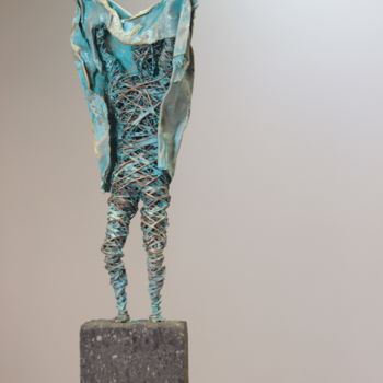 Scultura intitolato "Cloth (23x8x5 0.6kg…" da Karen Axikyan, Opera d'arte originale, Metalli