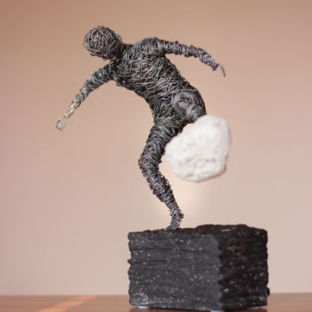 Skulptur mit dem Titel "Hit 21x18x9 1kg Iro…" von Karen Axikyan, Original-Kunstwerk, Metalle