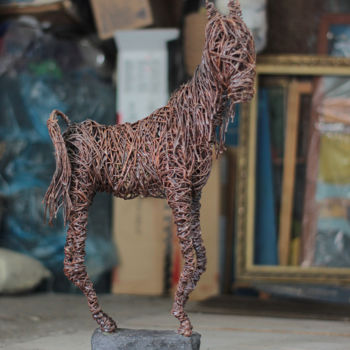 「Horse (64x39x19 7kg…」というタイトルの彫刻 Karen Axikyanによって, オリジナルのアートワーク, 金属