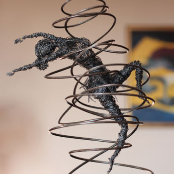 Sculpture intitulée "The woman in the ci…" par Karen Axikyan, Œuvre d'art originale, Béton