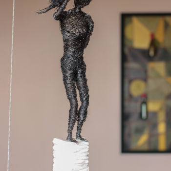 Sculpture intitulée "Poe 47x15x10 2.7kg…" par Karen Axikyan, Œuvre d'art originale, Métaux