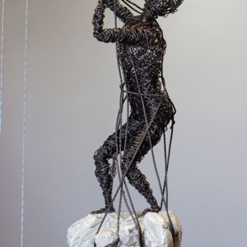 Escultura intitulada "Struggle 50x16x18 4…" por Karen Axikyan, Obras de arte originais, Concreto