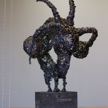 Escultura intitulada "Dark lord 48x30x30…" por Karen Axikyan, Obras de arte originais, Metais