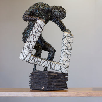Sculpture intitulée "Tension 35x19x24 3k…" par Karen Axikyan, Œuvre d'art originale, Métaux