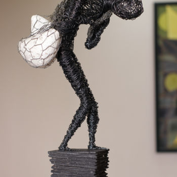 Escultura titulada "Prey 43x26x15 2.7kg…" por Karen Axikyan, Obra de arte original, Metales