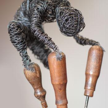 Escultura titulada "Heavy work (33x20x2…" por Karen Axikyan, Obra de arte original, Metales