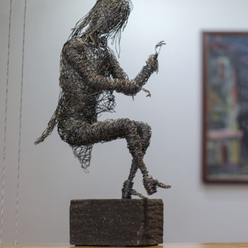 Escultura intitulada "Pianist (41x18x12 2…" por Karen Axikyan, Obras de arte originais, Metais