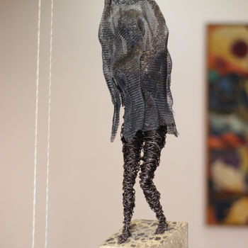 Escultura intitulada "Hiding place (45x12…" por Karen Axikyan, Obras de arte originais, Concreto