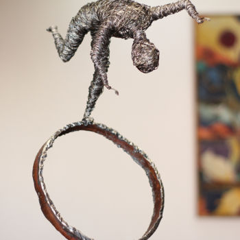 Sculptuur getiteld "Disbalance (41x35x2…" door Karen Axikyan, Origineel Kunstwerk, Metalen