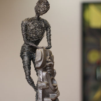 Skulptur mit dem Titel "Posing (31x11x12 1.…" von Karen Axikyan, Original-Kunstwerk, Metalle