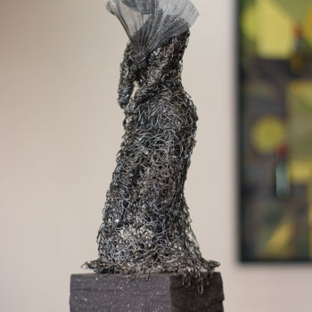 Escultura titulada "Flamenco (43x15x13…" por Karen Axikyan, Obra de arte original, Metales