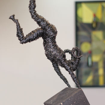 Sculpture intitulée "Resistance (55x14x3…" par Karen Axikyan, Œuvre d'art originale, Métaux