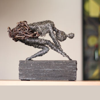 Скульптура под названием "Heavy dance (24x26x…" - Karen Axikyan, Подлинное произведение искусства, Металлы