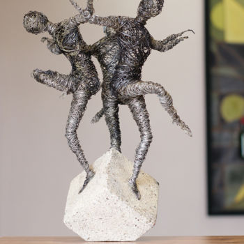 Skulptur mit dem Titel "''Berd'' dance (38x…" von Karen Axikyan, Original-Kunstwerk, Beton