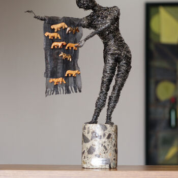 Escultura intitulada "Poacher (37x23x8 1.…" por Karen Axikyan, Obras de arte originais, Madeira