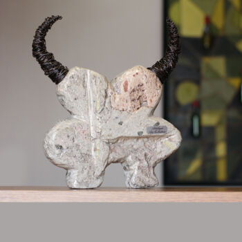 「Bull run (29x24x10…」というタイトルの彫刻 Karen Axikyanによって, オリジナルのアートワーク, 金属