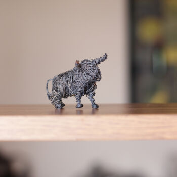 Rzeźba zatytułowany „Bull (7x5x5cm 0.1kg…” autorstwa Karen Axikyan, Oryginalna praca, Metale