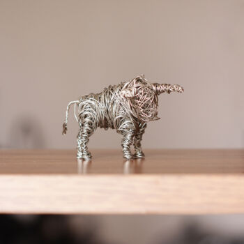 Escultura titulada "Bull (8x5x5cm 0.1kg…" por Karen Axikyan, Obra de arte original, Metales