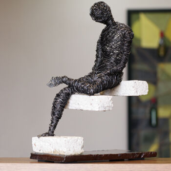 Scultura intitolato "Apathy (37x13x25cm…" da Karen Axikyan, Opera d'arte originale, Metalli