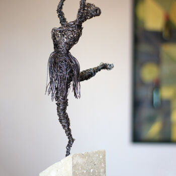 Скульптура под названием "Grace (45x20x10cm 1…" - Karen Axikyan, Подлинное произведение искусства, Металлы
