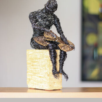 Sculpture intitulée "Collecting memories…" par Karen Axikyan, Œuvre d'art originale, Métaux