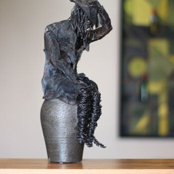 Скульптура под названием "Thoughts (38x15x15c…" - Karen Axikyan, Подлинное произведение искусства, Металлы