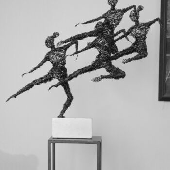 Escultura titulada "Synchro 57x68x19cm…" por Karen Axikyan, Obra de arte original, Metales