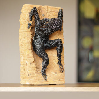 Sculptuur getiteld "BREAKING THE BOUNDA…" door Karen Axikyan, Origineel Kunstwerk, Draad