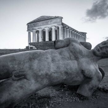 Photographie intitulée "The fallen" par Karl Alinghi, Œuvre d'art originale, Photographie argentique
