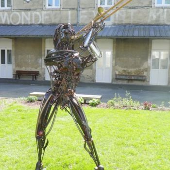 Skulptur mit dem Titel "Tromboniste_(3).JPG" von Karlito Randriamahefa Lewandoski, Original-Kunstwerk