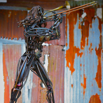 Sculpture titled "La tromboniste" by Karlito Randriamahefa Lewandoski, Original Artwork, Metals