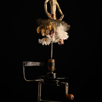 Sculpture titled "La Danseuse" by Karmax, Original Artwork, Wood