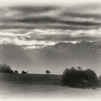 Fotografie mit dem Titel "L'arbre sous le Sol…" von Karolus, Original-Kunstwerk