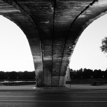 Fotografie mit dem Titel "Sous le pont d'Avig…" von Kat'Seye, Original-Kunstwerk