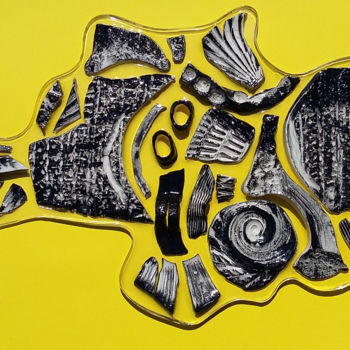 Scultura intitolato "prehistoric fish -…" da Katia Fogliaro, Opera d'arte originale, Mosaico