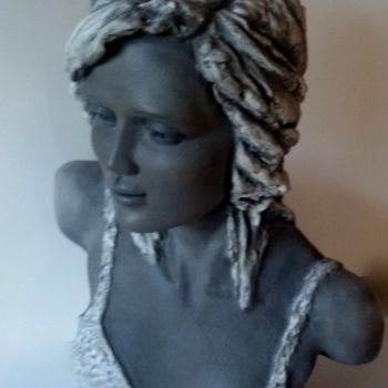 Sculpture intitulée "Yris" par Katyveline Ruiz, Œuvre d'art originale, Terre cuite