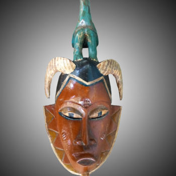 Rzeźba zatytułowany „Masque Gouro art tr…” autorstwa Kebe, Oryginalna praca, Drewno