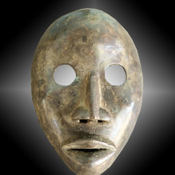 Escultura intitulada "Masque Dan en Bronz…" por Kebe, Obras de arte originais, Bronze