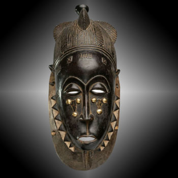 Sculptuur getiteld "Masque Baoulé art t…" door Kebe, Origineel Kunstwerk, Hout