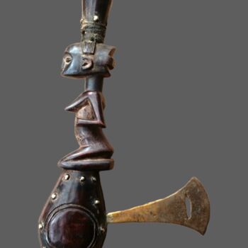 Sculpture intitulée "Hache royal tshokwe…" par Kebe, Œuvre d'art originale, Bois