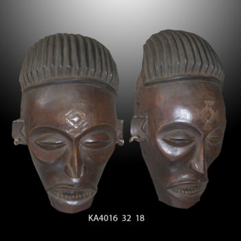 Escultura titulada "Masque Tchokwe art…" por Kebe, Obra de arte original, Madera