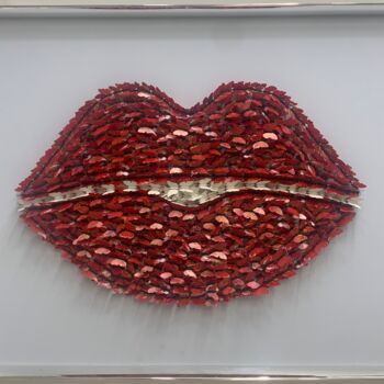 "Red Lips Butterflies" başlıklı Heykel Kellen tarafından, Orijinal sanat, 3D modelleme Ahşap Sedye çerçevesi üzerine monte e…